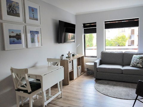 South Terrace 'Nesuto' + Smart TV + WiFi - Holiday Adelaide 1