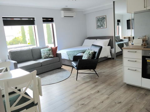 South Terrace 'Nesuto' + Smart TV + WiFi - Holiday Adelaide 0