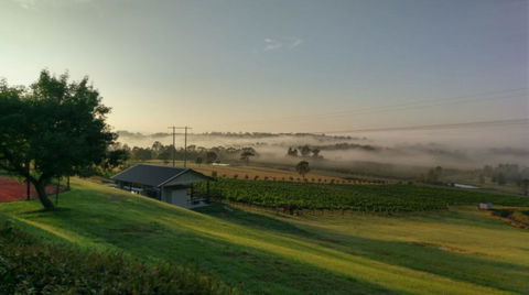Sovereign Hill Country Lodge Rothbury - Holiday Adelaide 0