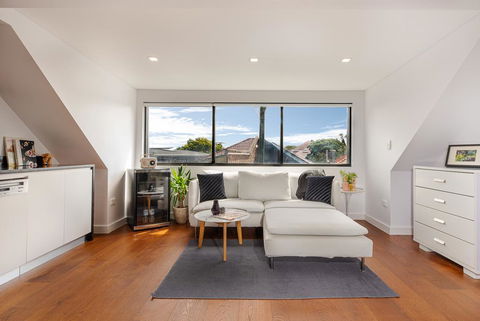 Spacious 2 Bed House, 2 AC And Free Street Parking - Holiday Adelaide 0