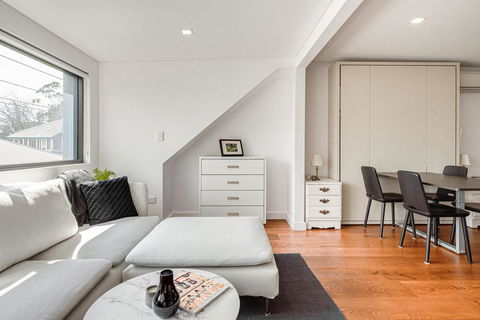 Spacious 2 Bed House, 2 AC And Free Street Parking - Holiday Adelaide 1