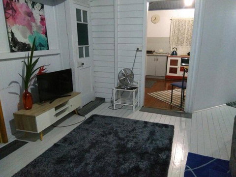 Spacious Apartment - Holiday Adelaide 2