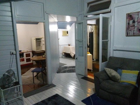 Spacious Apartment - Holiday Adelaide 0