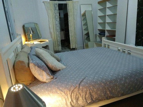 Spacious Apartment - Holiday Adelaide 1