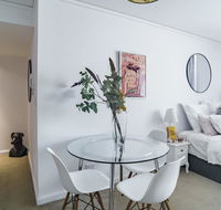 Spacious Apt V Stylish Furniture Pool GYM - Holiday Adelaide