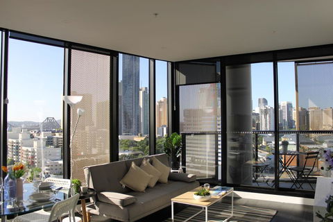 Spectacular Views Of CBD By FV With Free Car Park - Holiday Adelaide 1