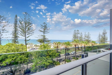 SPIN13- ESCAPE TO MOOLOOLABA - Holiday Adelaide 0