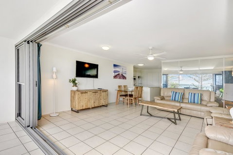 SPIN13- ESCAPE TO MOOLOOLABA - Holiday Adelaide 1