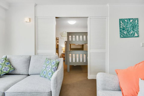 Spinnaker Apartments - Holiday Adelaide 2