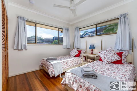 Spoil Yourself With The Perfect Position Of This First Floor Unit - Holiday Adelaide 2