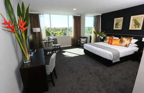 Springfield Lakes Boutique Hotel - Holiday Adelaide 1