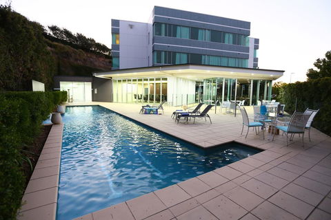 Springfield Lakes Boutique Hotel - Holiday Adelaide 0