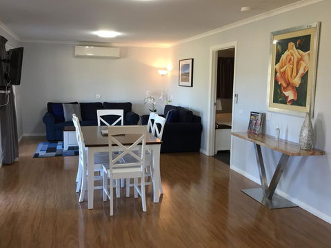 Starline Alpacas Farmstay Resort - Holiday Adelaide 0