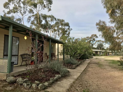 Stawell Holiday Cottages - Holiday Adelaide 3