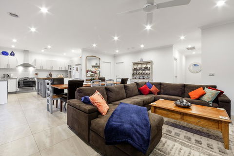 StayCentral - Rosanna Luxurious Mansion - Holiday Adelaide 0