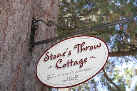 Stone's Throw Cottage Bed And Breakfast - Holiday Adelaide 1