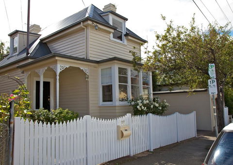 Strahan House - Holiday Adelaide 1