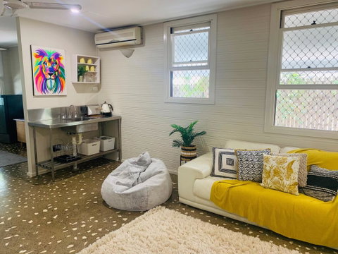 Stranded In Oz Stay In Relaxing Environment, FREE WIFI, NETFLIX, POOL, AIR CON - Holiday Adelaide 2