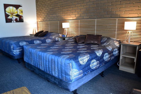 Strzelecki Motor Lodge - Holiday Adelaide 0