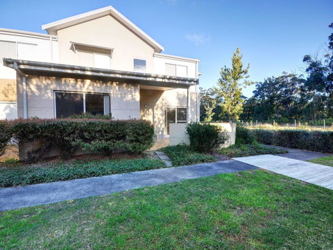Stunning Holiday Townhouse - Holiday Adelaide 0