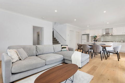 Style, Comfort And Convenience - Holiday Adelaide 0