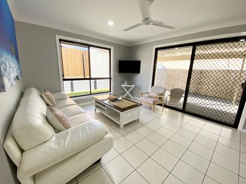 STYLISH RESIDENCE, LARGE PRIVATE YARD - CLOSE TO DREAMWORLD - Holiday Adelaide 1