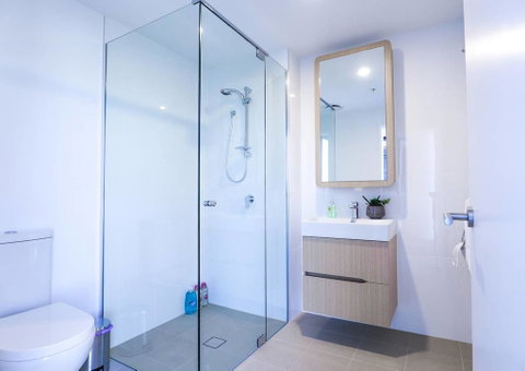 Stylist 2 Bedrooms Apartment With Pool/GYM/Parking - Holiday Adelaide 3