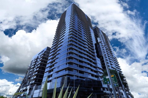 Stylist 2 Bedrooms Apartment With Pool/GYM/Parking - Holiday Adelaide 0