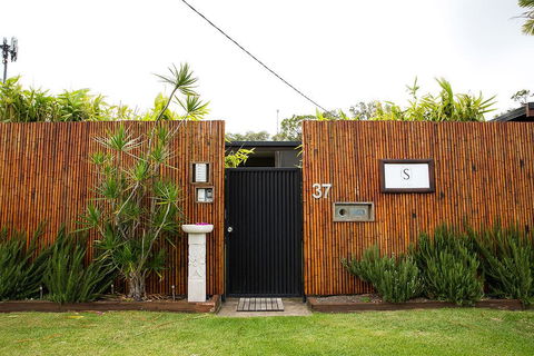 Suburban Sanctuary - Holiday Adelaide 0