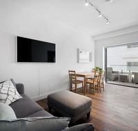 Sunlit 1 Bedroom Apartment right at Bondi Beach - Holiday Adelaide