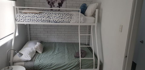 Sunlit Townhouse - Holiday Adelaide 1