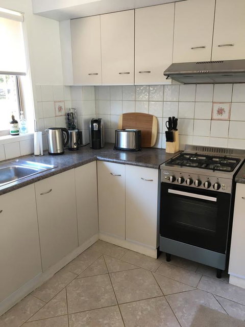 Sunlit Townhouse - Holiday Adelaide 2