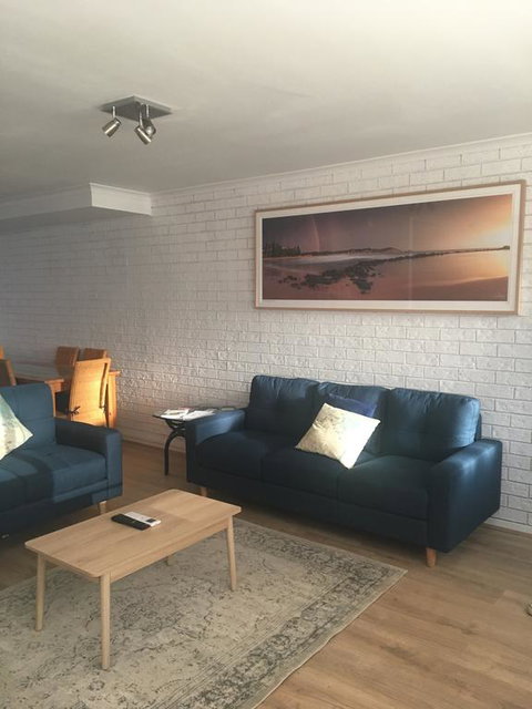 Sunlit Townhouse - Holiday Adelaide 0