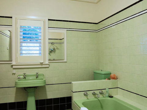 Sunrise House - Holiday Adelaide 1