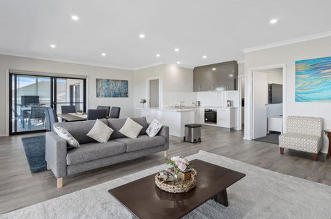 Sunset Horizon At Lady Bay - 8 Huntingdale Drive - Holiday Adelaide 3