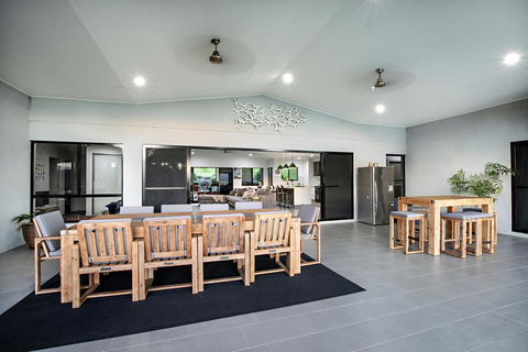 Sunset Penthouse Couples Retreat, Close To Airlie Beach, Champagne On Arrival - Holiday Adelaide 2