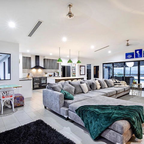 Sunset Penthouse Couples Retreat, Close To Airlie Beach, Champagne On Arrival - Holiday Adelaide 3