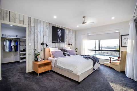 Sunset Penthouse Couples Retreat, Close To Airlie Beach, Champagne On Arrival - Holiday Adelaide 0