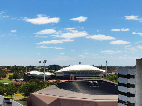 Super Luxurious Apartment On North Terrace - Holiday Adelaide 1