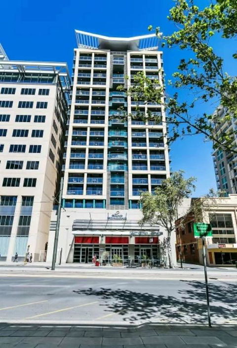 Super Luxurious Apartment On North Terrace - Holiday Adelaide 3
