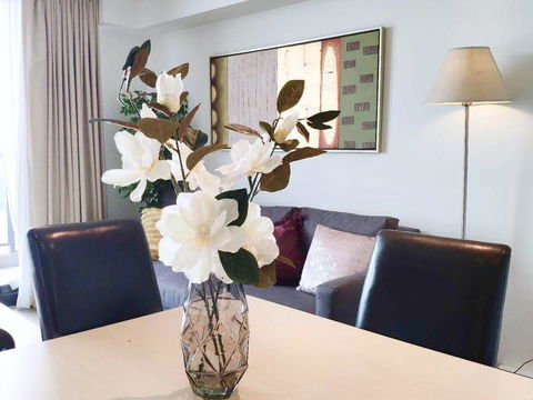 Super Luxurious Apartment On North Terrace - Holiday Adelaide 2