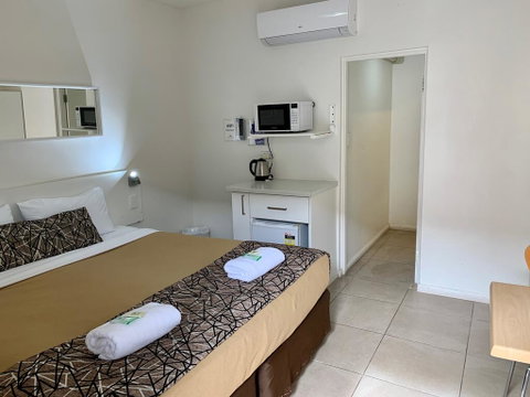 Surf Beach Motel Coffs - Holiday Adelaide 1
