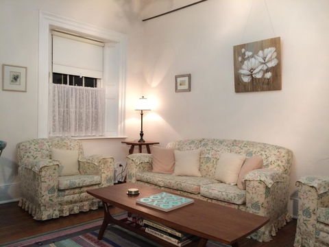 Surgeon's Cottage - Holiday Adelaide 1