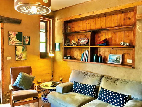 Sutton Spring Art Retreats - Holiday Adelaide 3