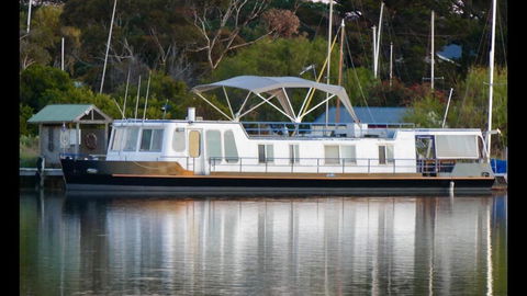 Swamp Fox Luxury 2BR Dutch Barge - Holiday Adelaide 2