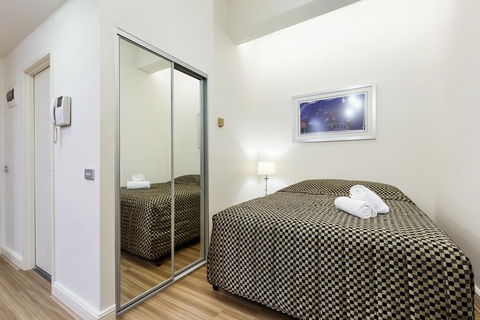 Sydney CBD Studio Apartment 503BRG - Holiday Adelaide 3