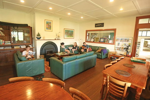 Sydney, Pittwater YHA - Holiday Adelaide 3