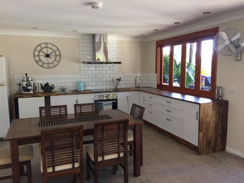TAKURA HEIGHTS Modern Country Apartment With Pool Access - Holiday Adelaide 0