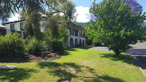 Tamworth Exclusive B&B - Holiday Adelaide 0