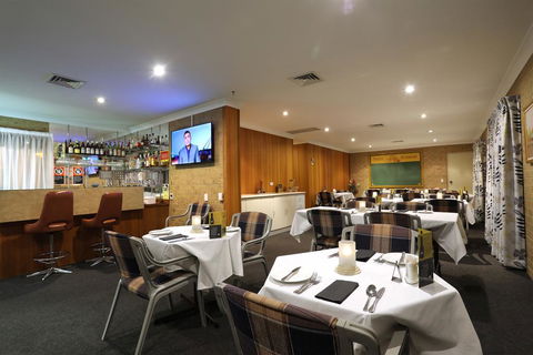 Tamworth Motor Inn & Cabins - Holiday Adelaide 3